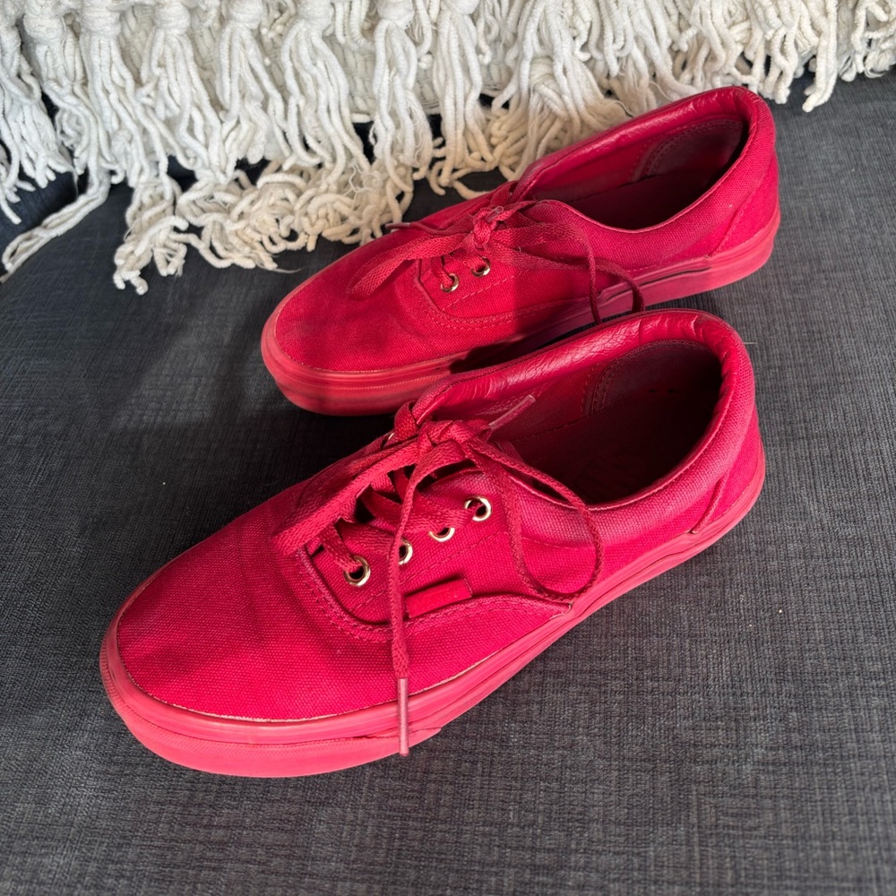 Vans All Red Authentic Size 7 - Picture 3 of 5